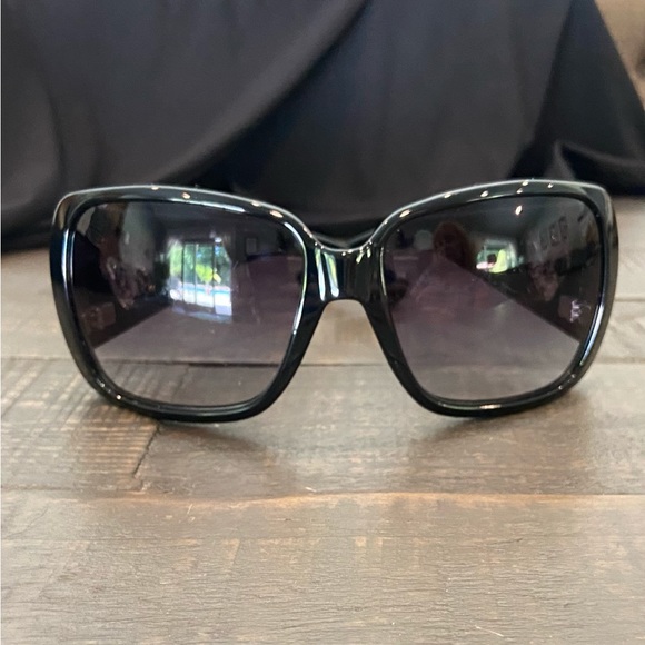 Gucci Sunglasses with case. Y2K. Black. VGC. Black with logo on temple - Picture 2 of 12